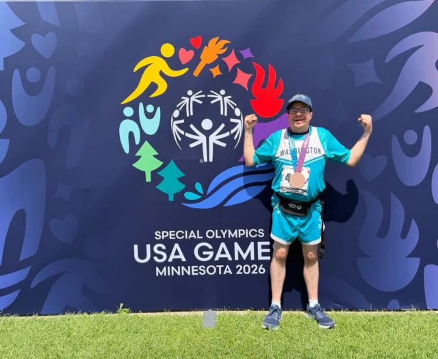 Fast feet & great results! 

Congratulations to Kevin on bringing home bronze in the 50-meter and to Abby for an incredible 7th-place finish!

Way to represent Washington!