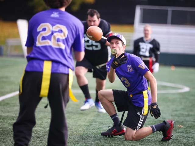 Looking for a way to get involved this fall? 

Bowling and flag football competitions are coming to communities across Washington, and volunteers are a huge part of making each event possible.

No Special Olympics experience? No problem. Event volunteering is a great way to get started!

Check out upcoming events and find an opportunity near you by clicking the link in our bio!