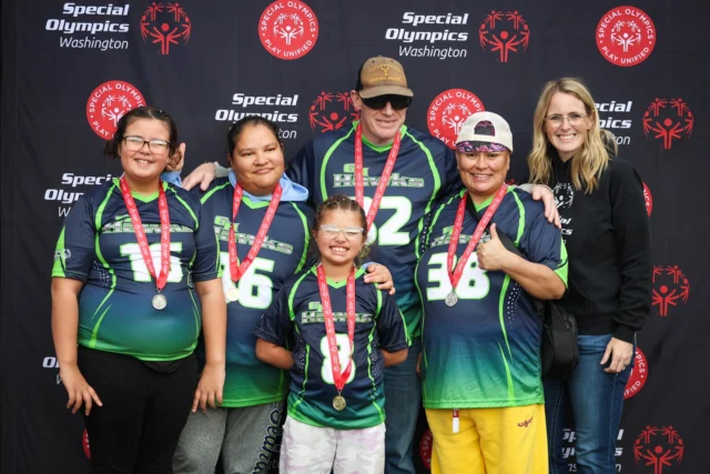 Be part of the action this fall! 

From helping athletes get where they need to go to supporting competition, handing out awards and cheering from the sidelines, volunteers play a huge role in every Special Olympics Washington event.

There are still opportunities to join us at upcoming bowling and flag football competitions across Washington.

Find an event and get involved by clicking the link in our bio!